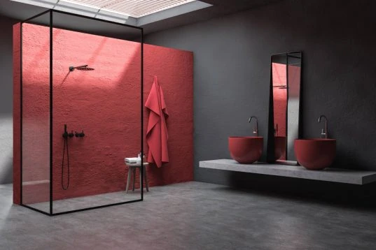 Badezimmer mit roter Wand und roten Waschbecken