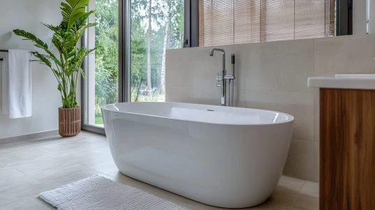 moderne Badewanne freistehend